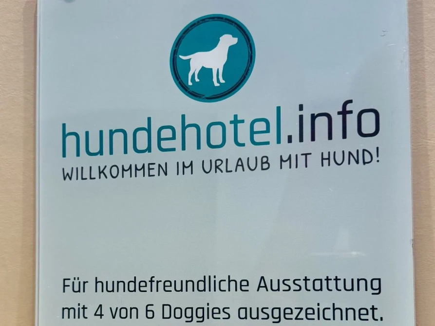Hotel Paidion zertifiziert als Hundehotel bei hundehotel.info – 4 von 6 Doggies